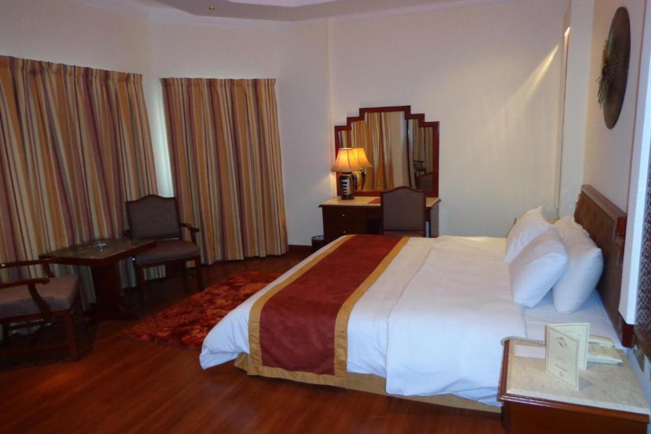 Bahrain Carlton Hotel Al-Manamah Bagian luar foto