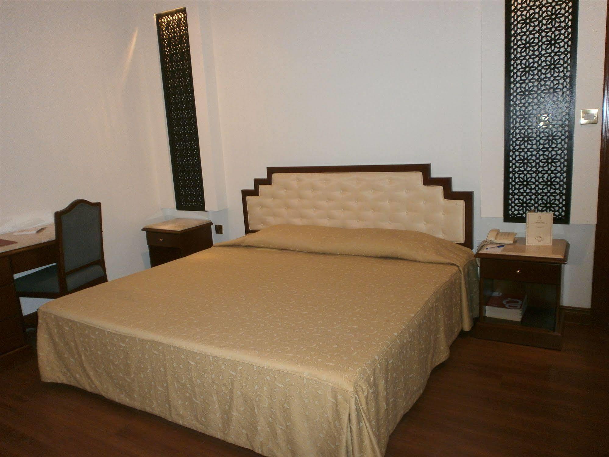 Bahrain Carlton Hotel Al-Manamah Bagian luar foto